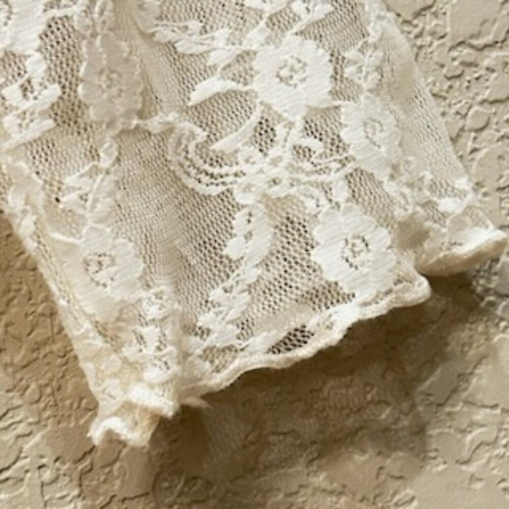 Very Delicate Feminine Romantic Style Cream Lace Blouse Top - Picture 6 of 7